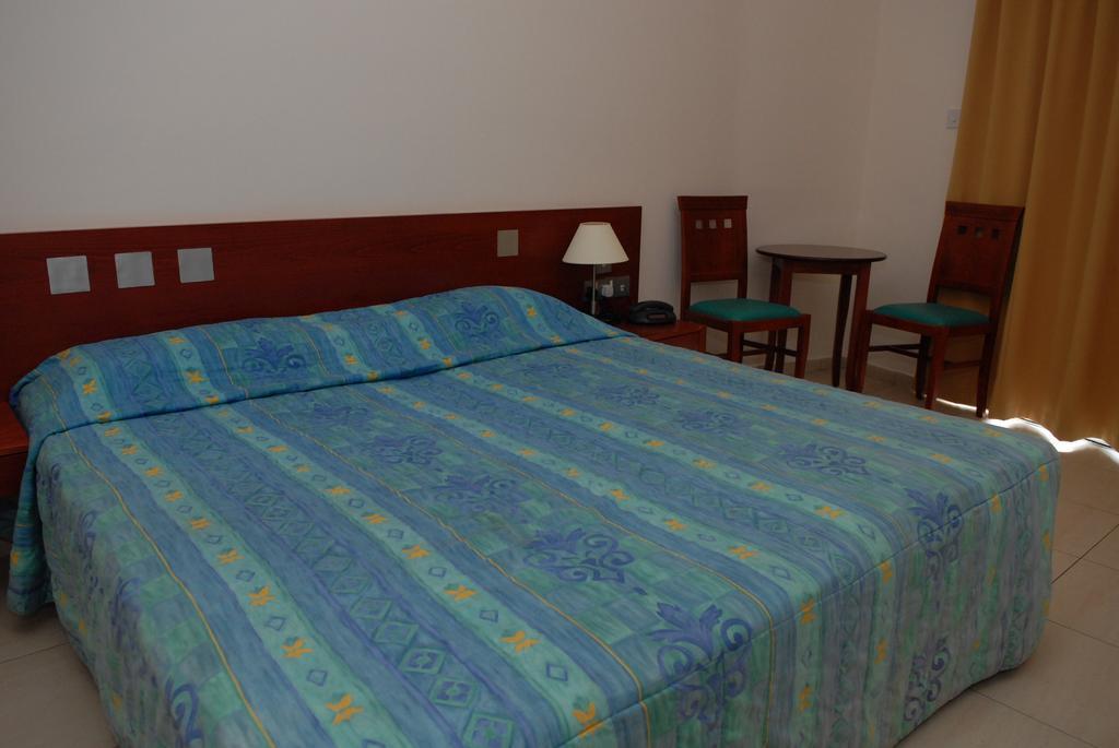 Iris Beach Hotel Protaras Quarto foto