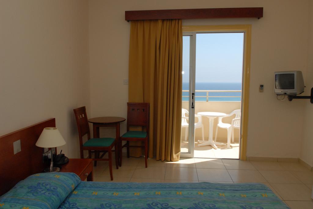 Iris Beach Hotel Protaras Quarto foto